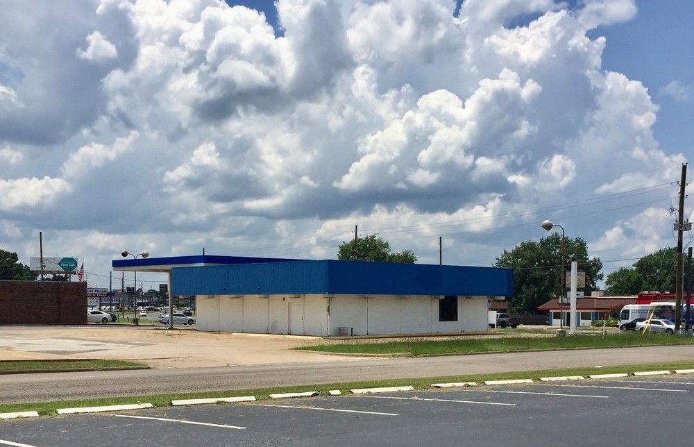 McCann Retail Building: 1026 McCann Road, Longview, TX 75601